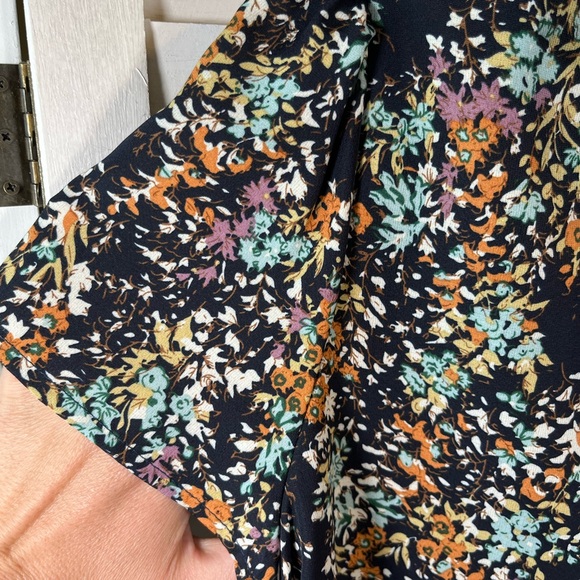 NEW EMERY ROSE TOP - Picture 4 of 9